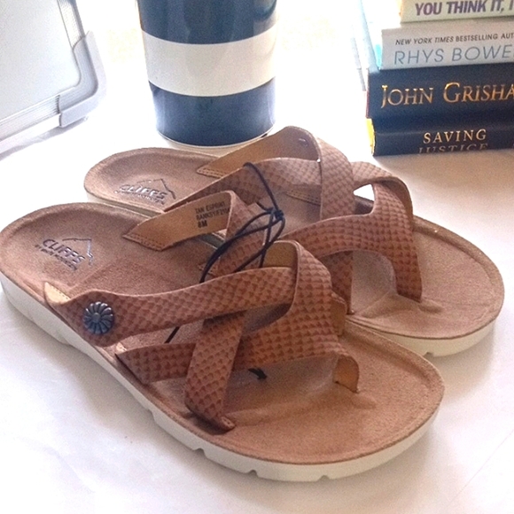 CLIFFS BY WHITE MOUNTAIN BROWN STRAPPY THONG MULE SANDALS SIZE 8 NWT - Picture 1 of 8